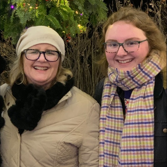 Meet your Posher, Olivia - Picture 1 of 1